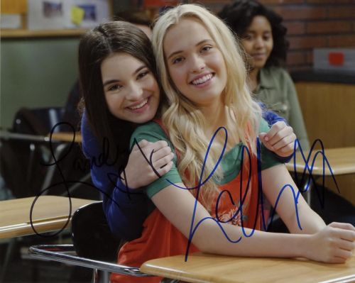 Landry Bender / Lauren Taylor from the TV series BEST FRIENDS WHENEVER