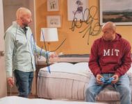 Donald Faison / Jon Cryer - EXTENDED FAMILY - (Earn 8 reward points on this item worth $2.00)