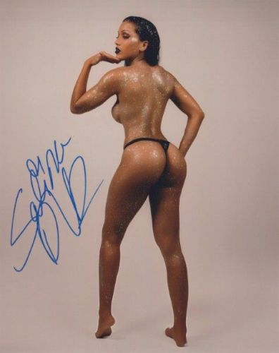 Salina de la Renta - WRESTLER
